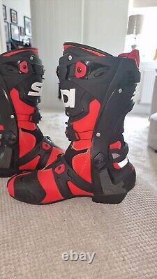 Bottes de moto en cuir Sidi Rex réduites Taille 7UK/Euro41. Noir, rouge et blanc.