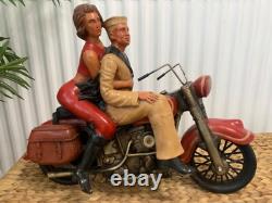 Excellent état grande moto vintage en résine Harley Davidson avec couple