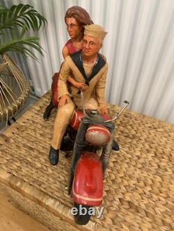 Excellent état grande moto vintage en résine Harley Davidson avec couple