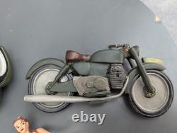 LÉGERS DOMMAGES Lara Croft MOTORISE SIDECAR Atlas Éditions Scène MOTOCYCLETTE