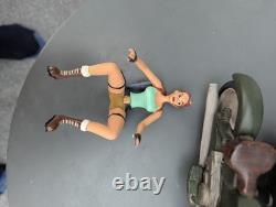 LÉGERS DOMMAGES Lara Croft MOTORISE SIDECAR Atlas Éditions Scène MOTOCYCLETTE