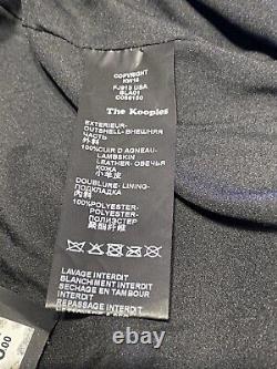 La jupe noire sportive en agneau brillant de taille S pour femmes de The Kooples, neuve avec étiquette, 495$.