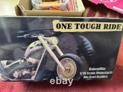 Modèle de moto en métal à l'échelle 1:110 Caterpillar en édition limitée - Une balade difficile
