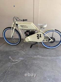 Moto Cycle Ceci est une réplique d'une Harley Davidson Board Track Racer de 1916