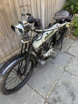 Moto classique 1923 Baby Triumph 250 cc à entraînement par courroie