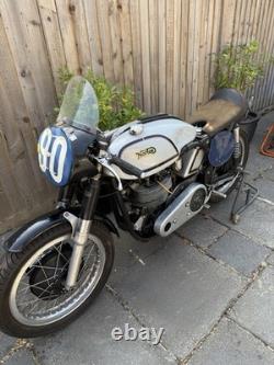 Moto de course classique 1958 Ex Derek Minter Norton Manx 350 cc