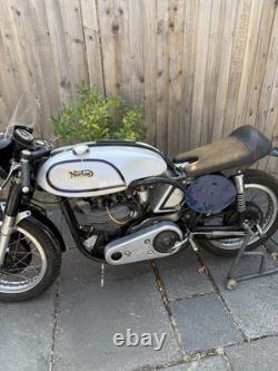 Moto de course classique 1958 Ex Derek Minter Norton Manx 350 cc