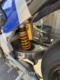 Moto de course classique 2000 Honda RS250 V Twin