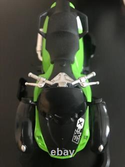 Moto mini vélo rouge. Édition de collection. Pas de remboursements.