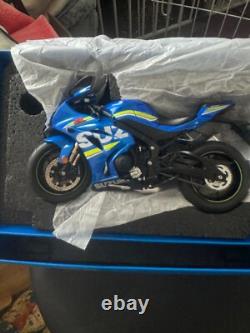 Motos en métal à l'échelle 1/12