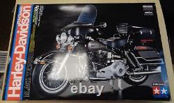 Tamiya 16037 Harley Davidson FLH Édition Classique Noire